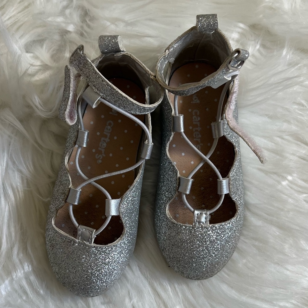 EUC Carter’s Toddler Girl Silver Glittery Dress Shoes SZ 6🤍 - Picture 1 of 8